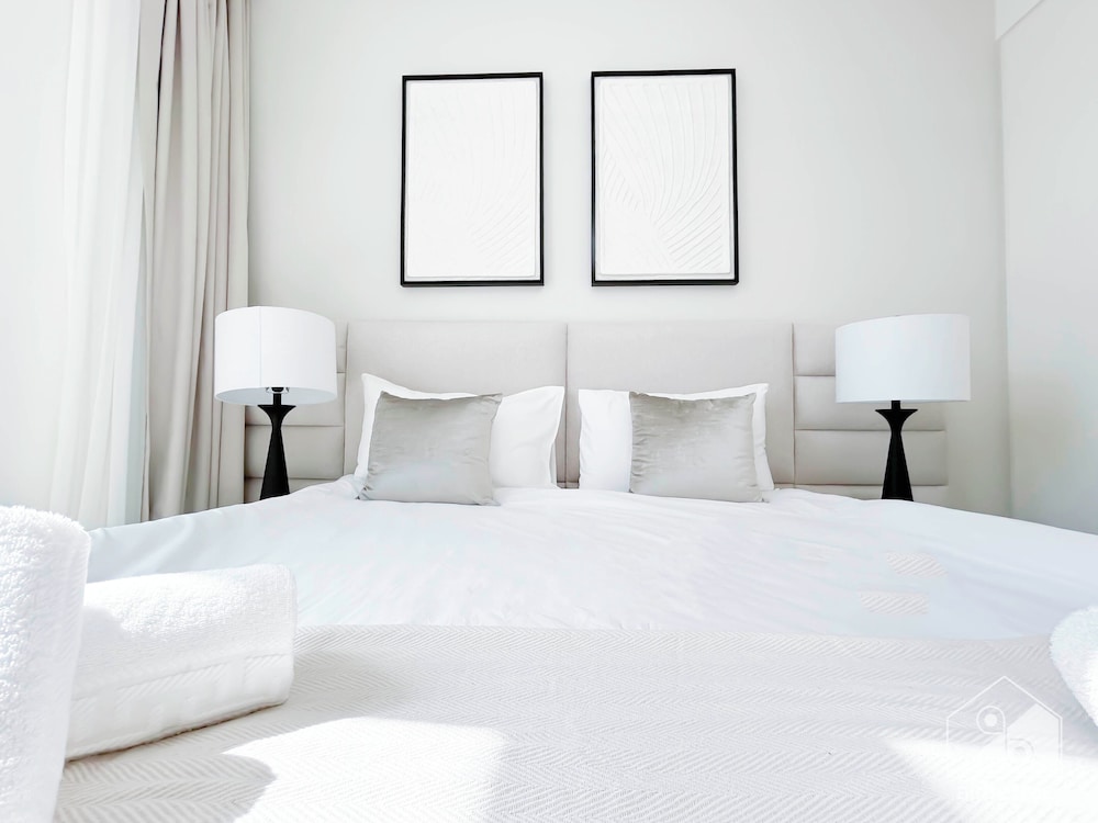 Luxurious 2B Apartment at Burj Crown Downtown
