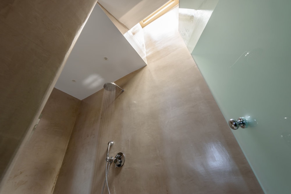 Earino Suites & Villas