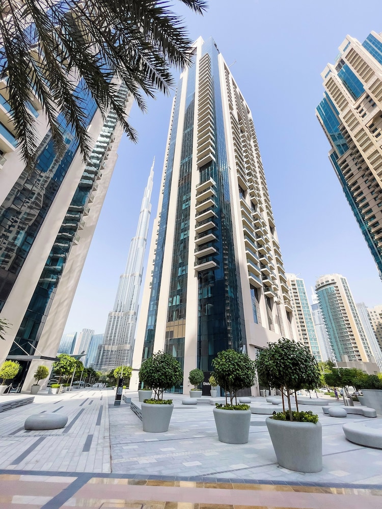 Fabulous 1BR in Act Two Emaar Downtown