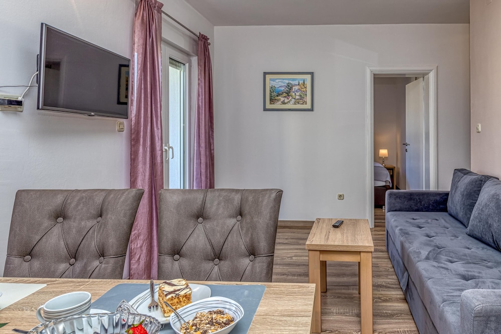 Apartment Gabriel 220m From the Beach view 5