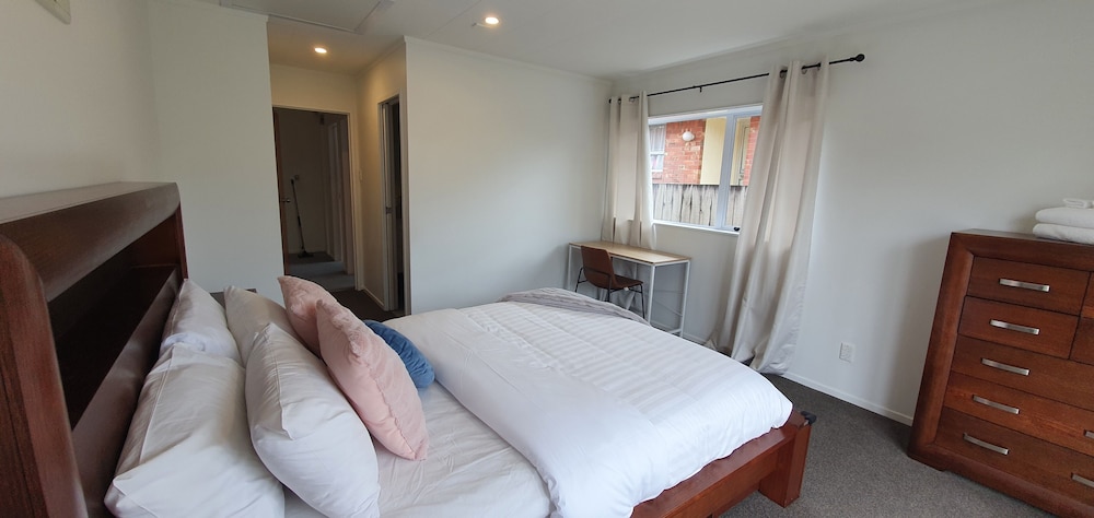Cheerful 3BR Home - Free WiFi & Netflix view 4