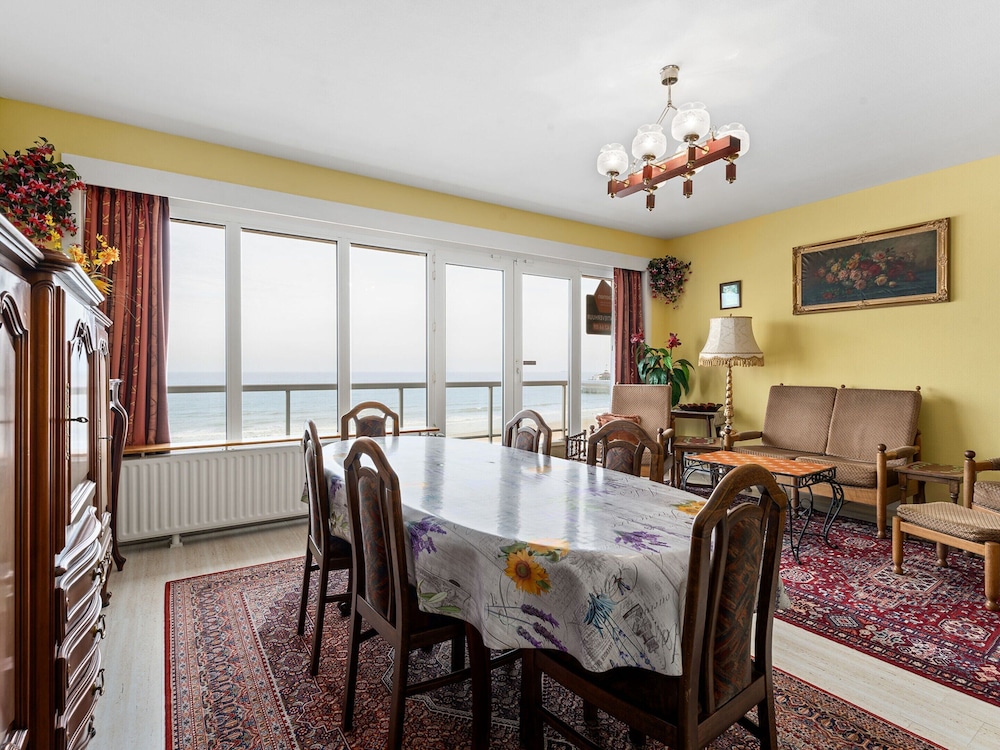Tranquil Apartment With sea View