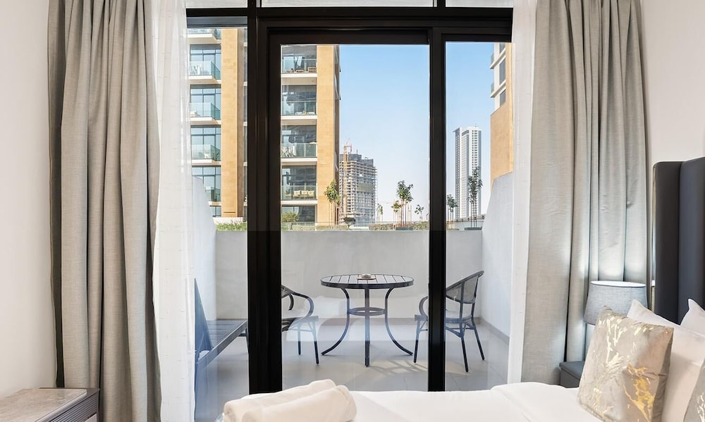 Azizi Riviera Studio with Chic Furnishing