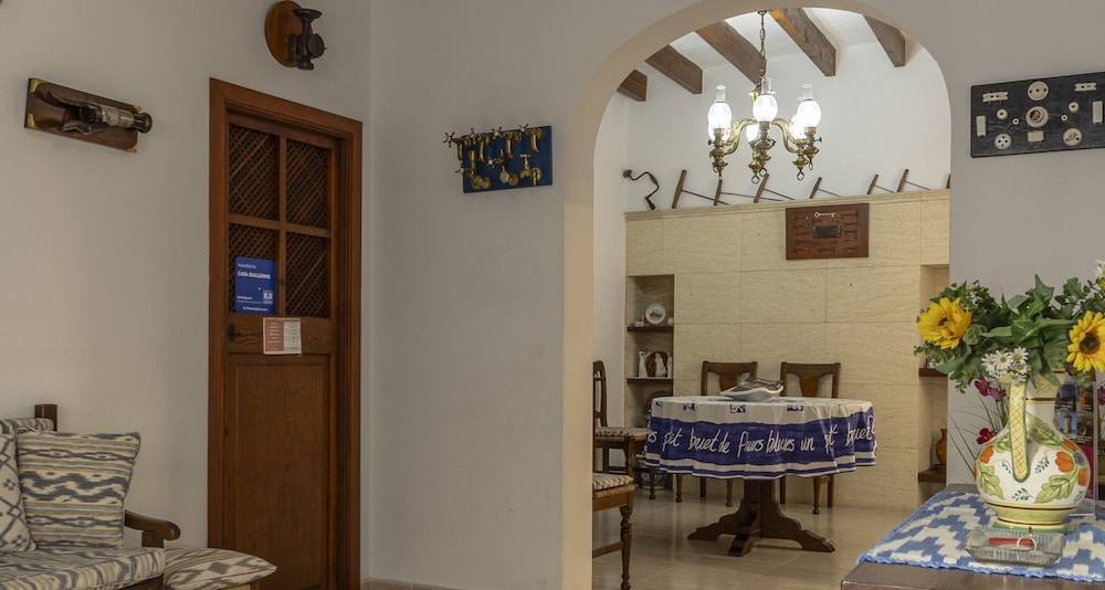 Spacious Villa With Garden