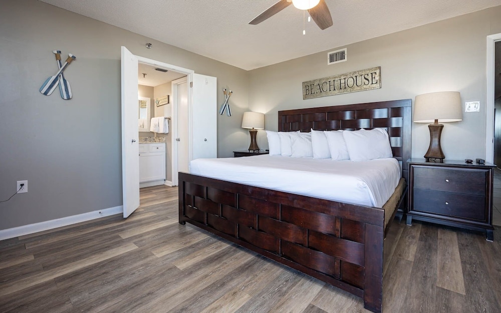 Phoenix Iii 3099 3 Bedroom Condo