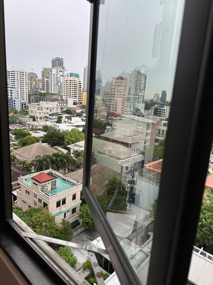 Direct Rooms at Omni Complex Nana