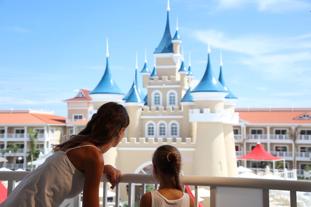 Hotel Bahia Principe Fantasia Punta Cana - All Inclusive - Image 1