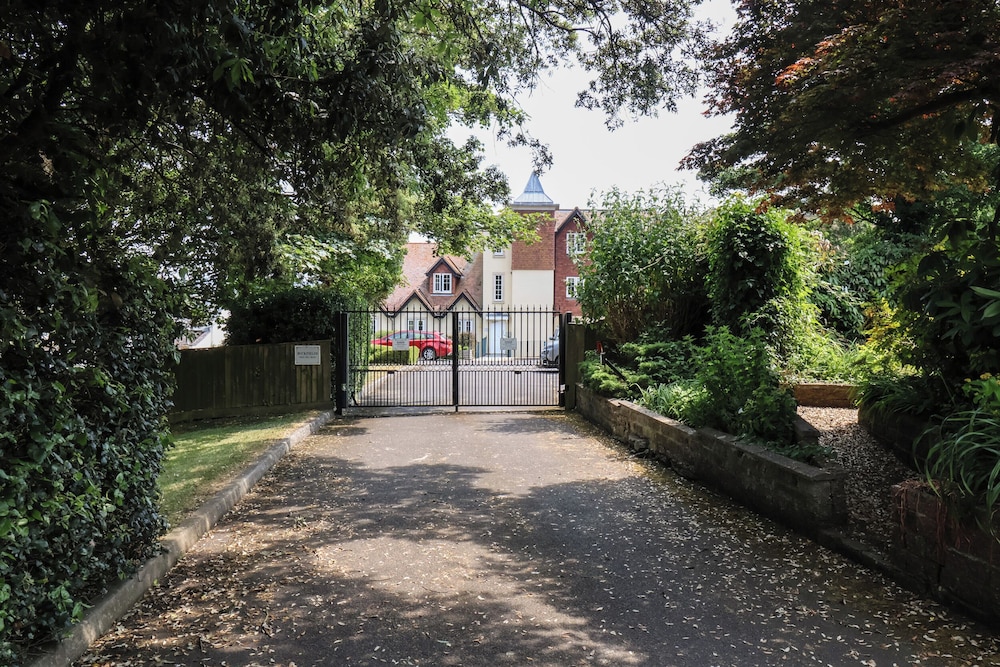5 Buckfields