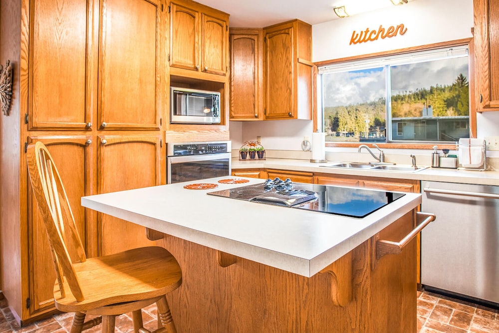 Cornet Bay Cottage in Oak Harbor