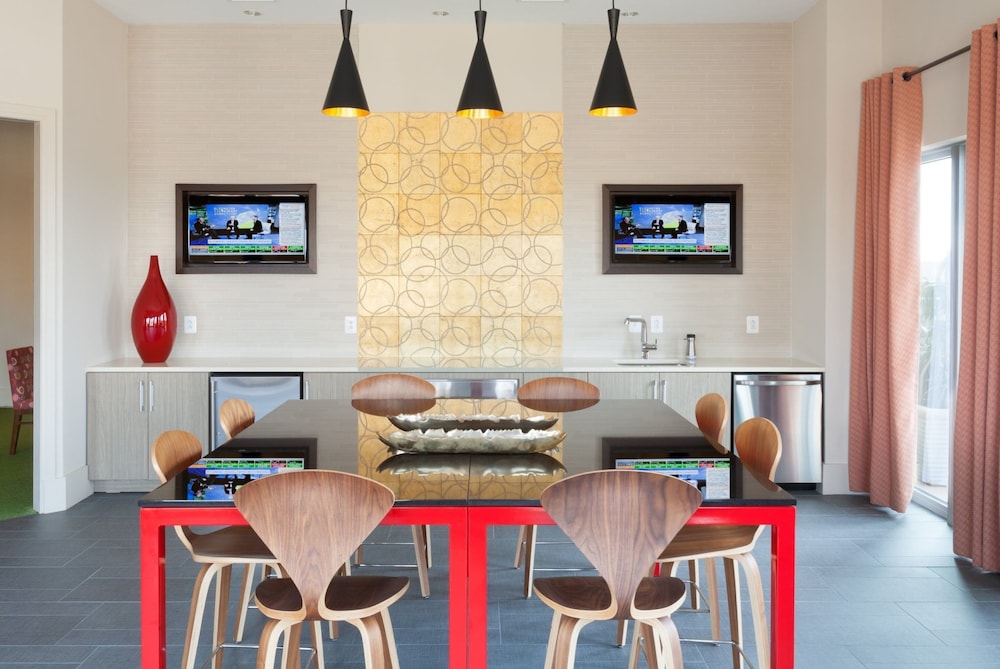 Bluebird Suites in Reston