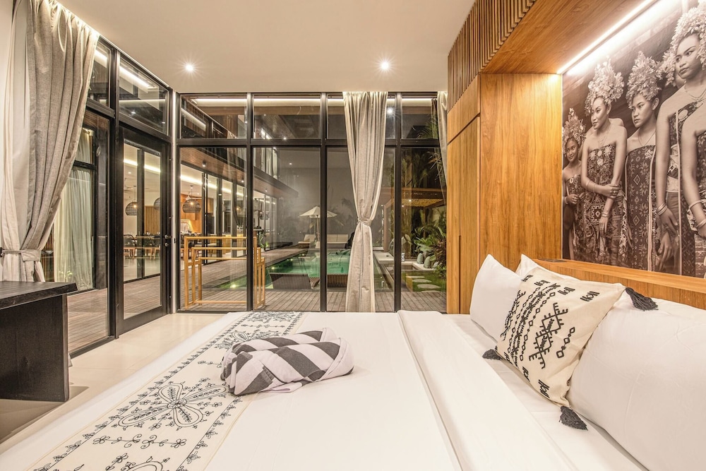 Exquisite 6BR Canggu Villa 400m to Pristine Beach