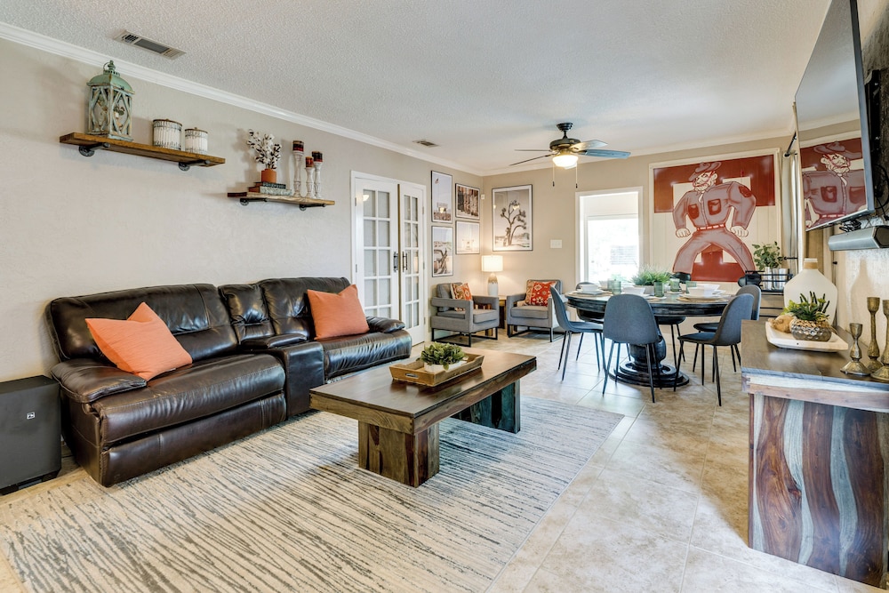 Hot Tub + Outdoor Kitchen: Stylish Home in Bryan