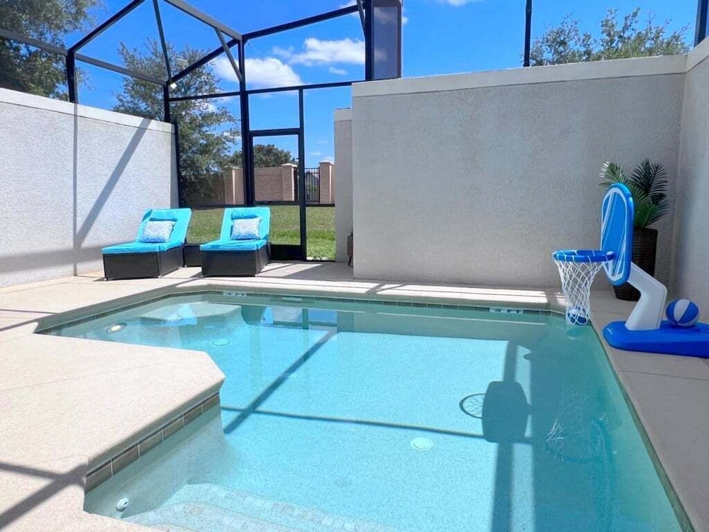 Mickey's Home 5 Bed Town-home With Private Pool! 5 Bedroom Townhouse