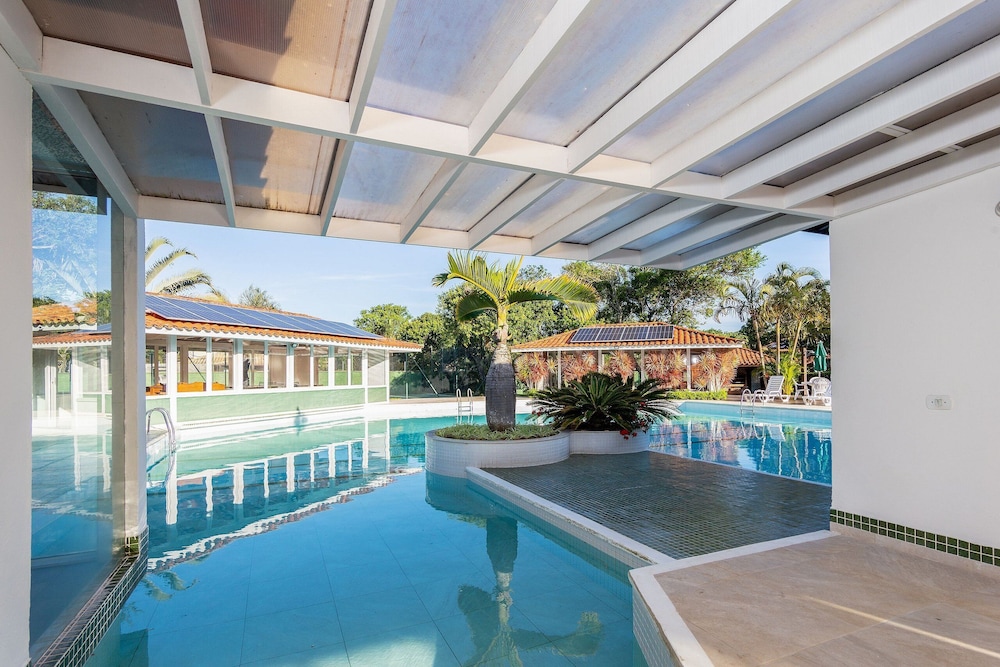 Bz10 Casa 4 suítes em condomínio clube