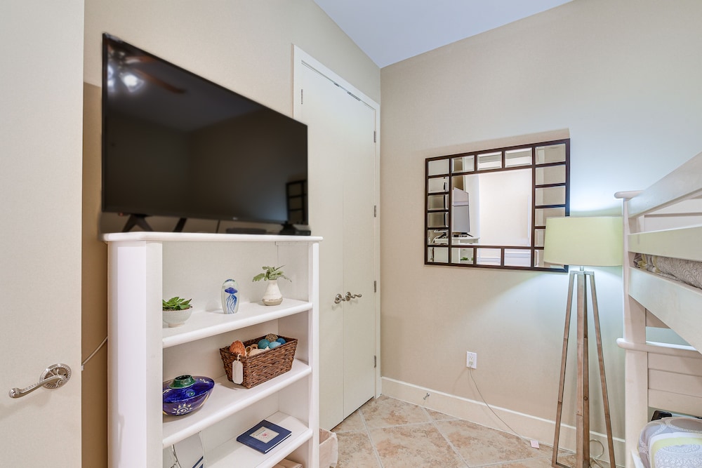 Beachfront Galveston Getaway w/ Gulf Views!