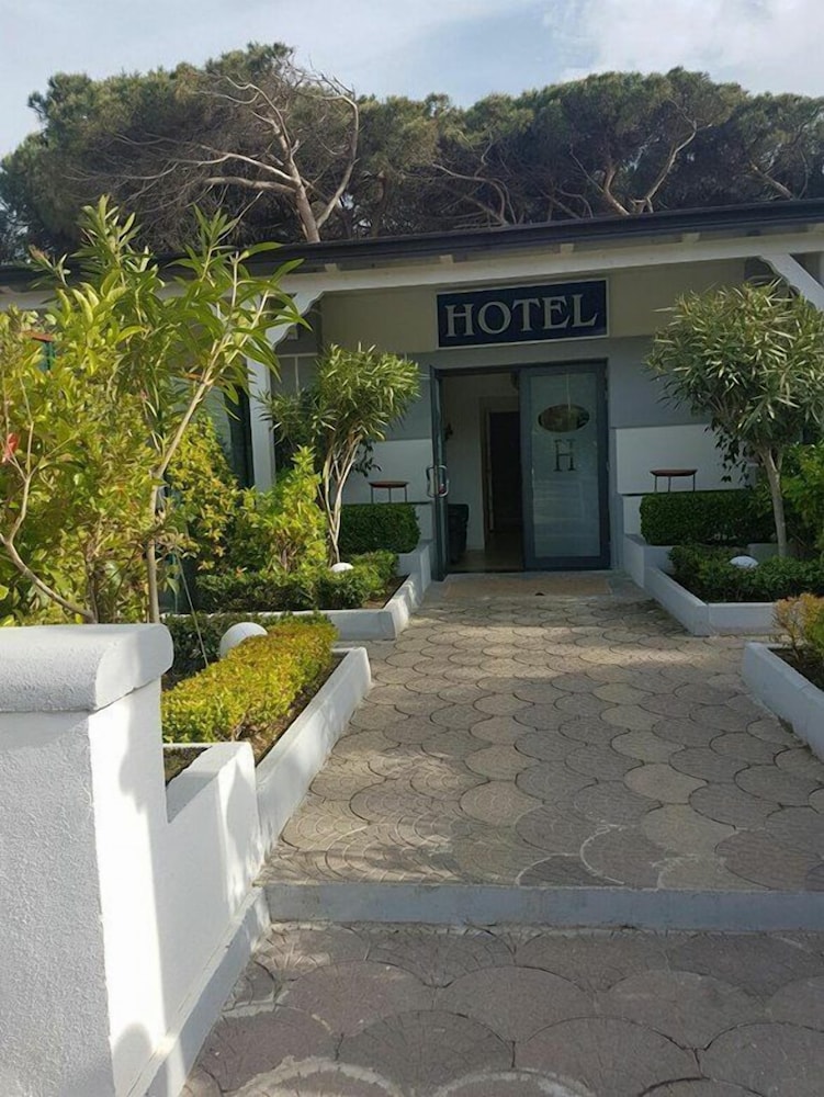 Hotel LePinède