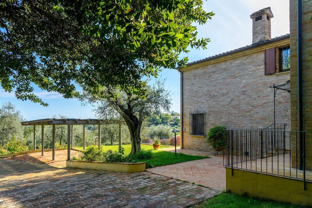 Villa Emilianna 12 2 by Marche Holiday Villas