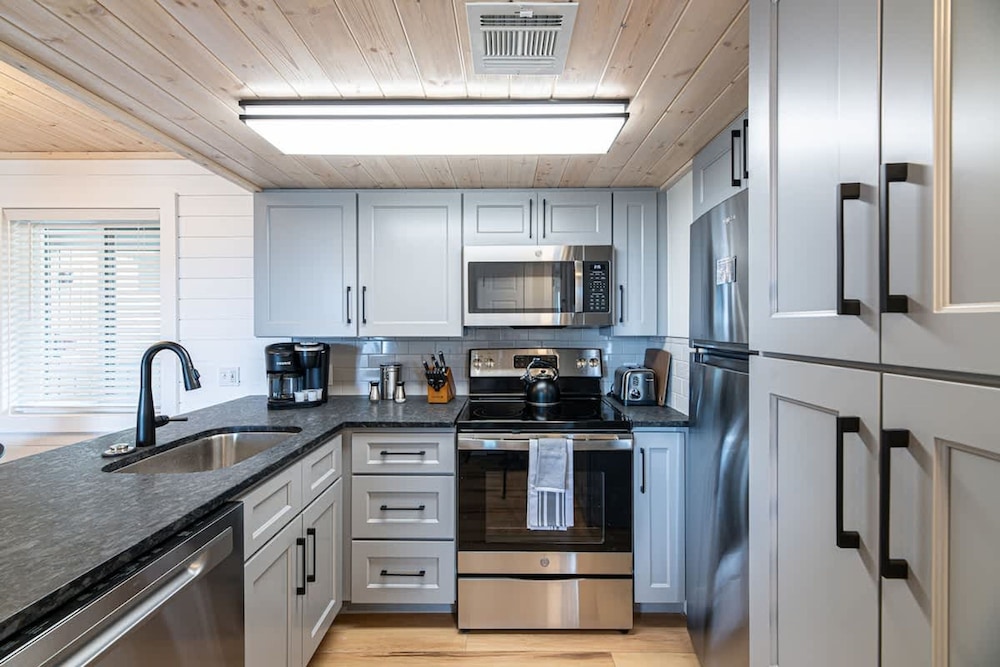 Mountain Views Full Kitchen Indoor Pool Access