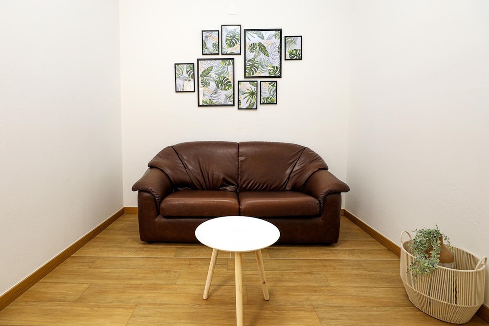 B87 - Windmill 2 Bed Apartment in Odiaxere