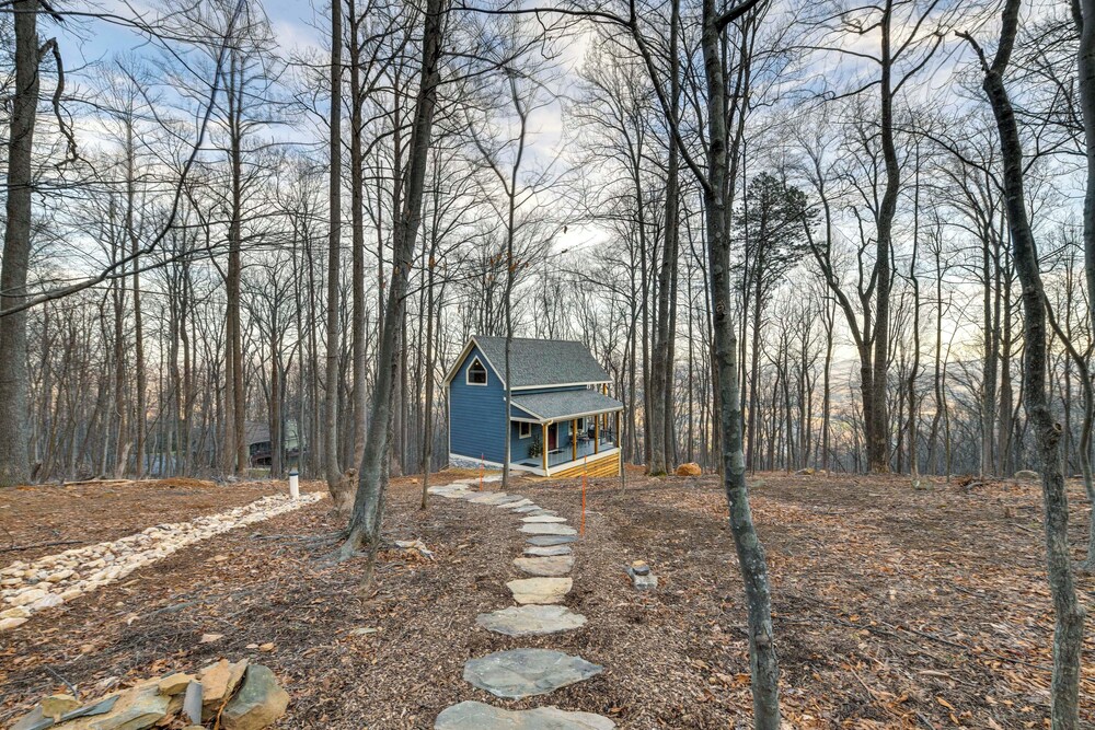 Couple's Getaway in Stoney Creek at Wintergreen!