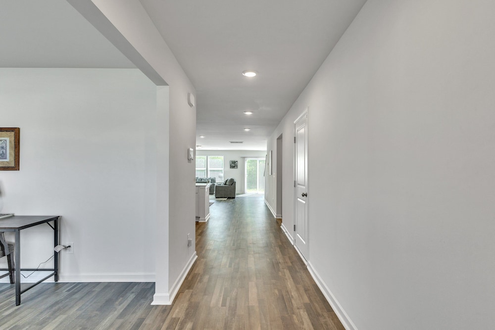 5br Pet Friendly Retreat With Garage Parking 5 Bedroom Home