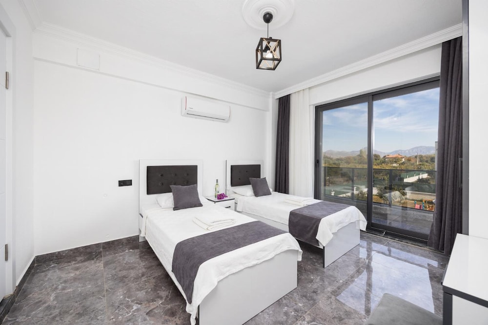 Villa Grand Yasar 1 With 4 Bedrooms and 4 Bathrooms
