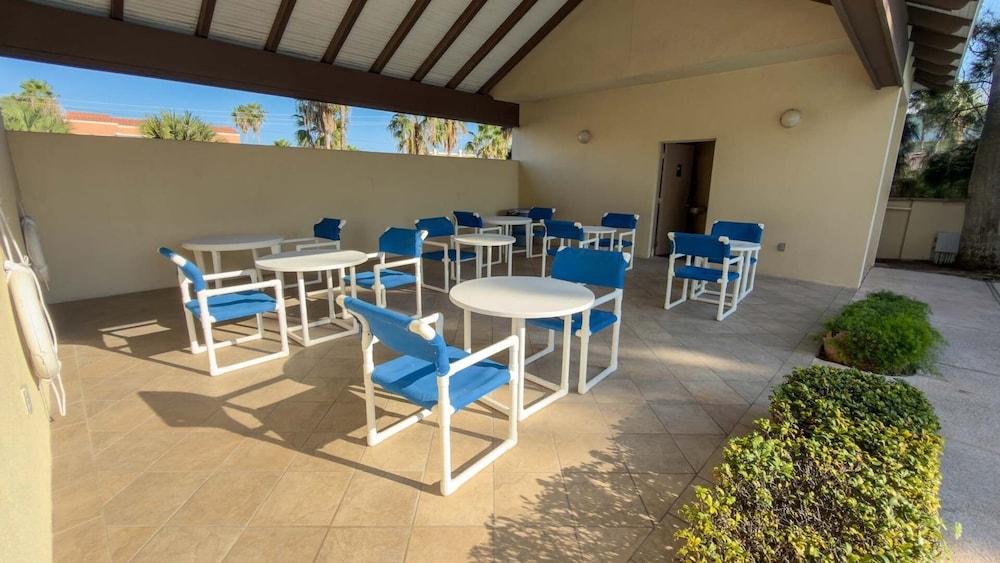 Channel Views Private Boat Slip Pool & Patio 3 Bedroom Apts