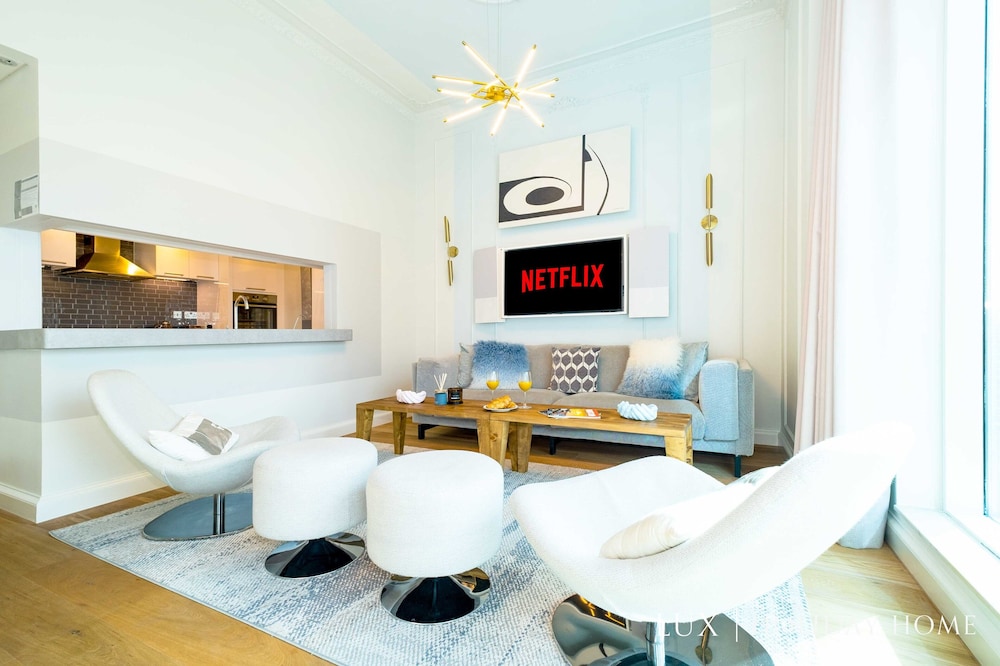 LUX  Marina Promenade Penthouse suite