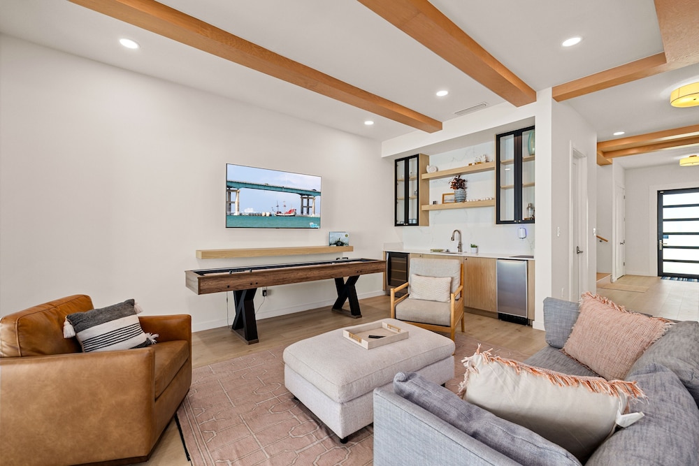 Miramar House, 120 E. Constellation 6 Bedroom Home