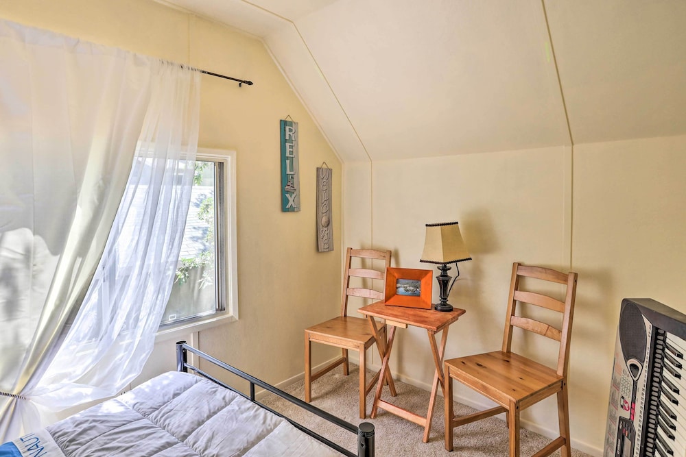 Cozy Crestline Cabin, Close to Lakes, Parks!