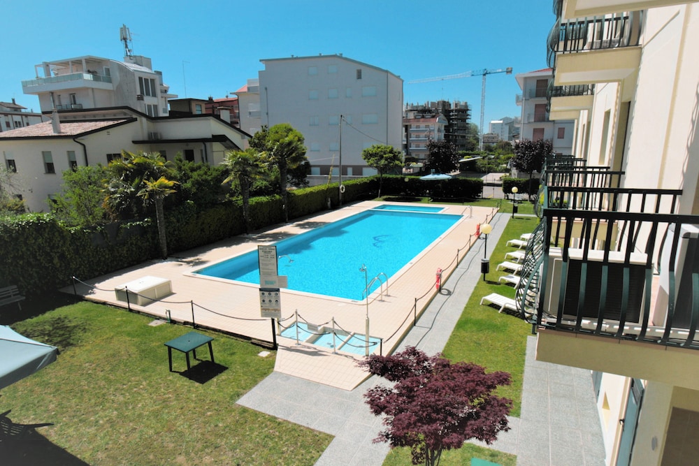 Comfy Flat With Pool and Balcony