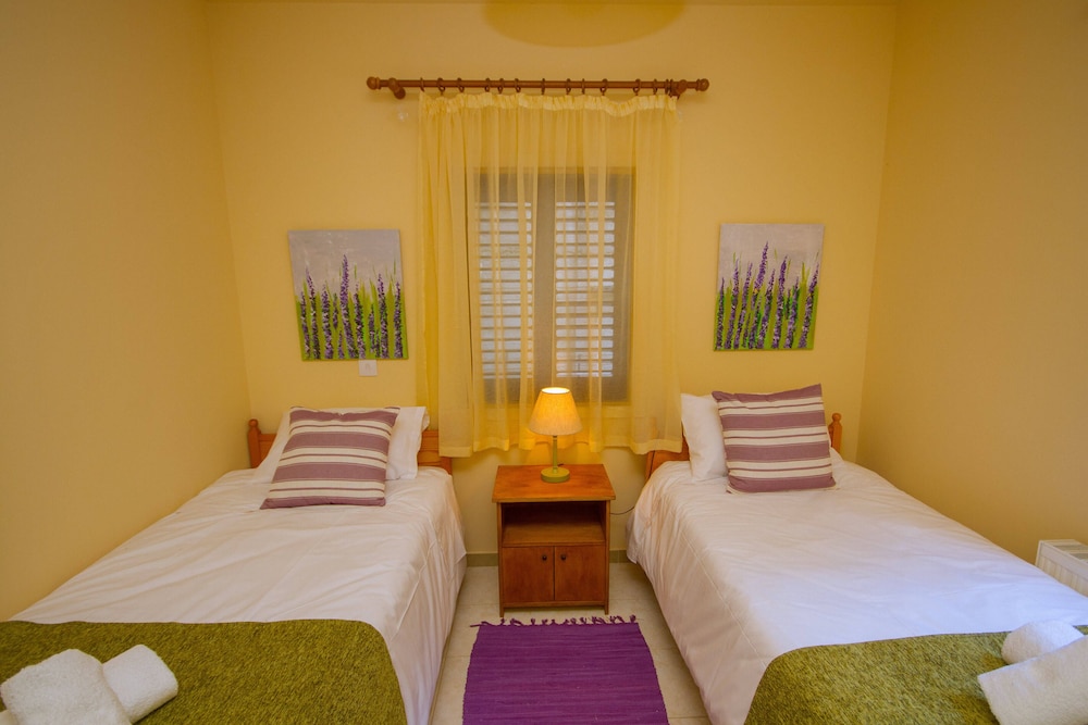 Persephone Cottage - Enhance Your Senses view 4