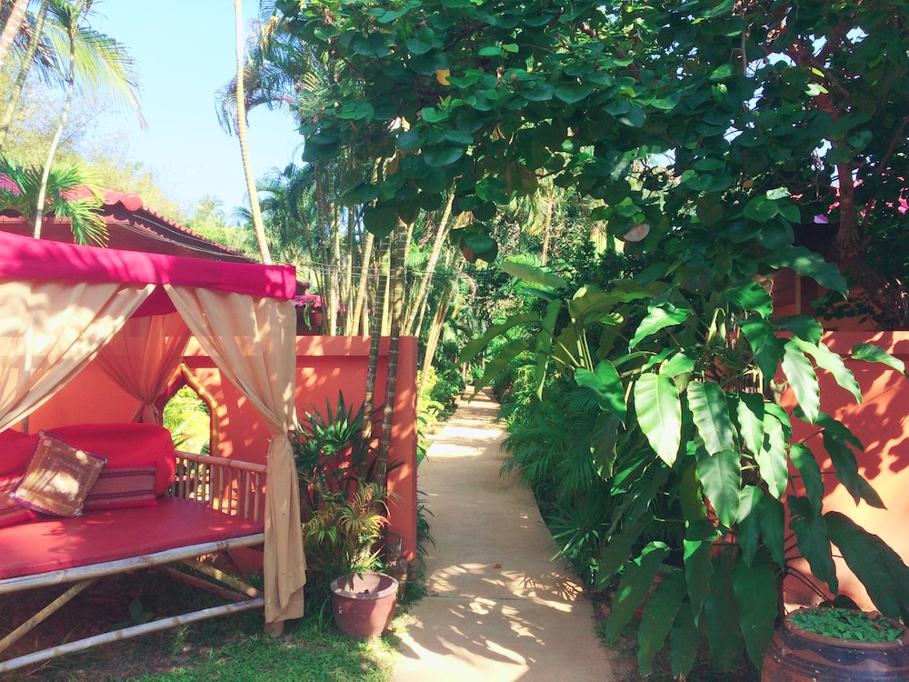 Sazana Villa Resort