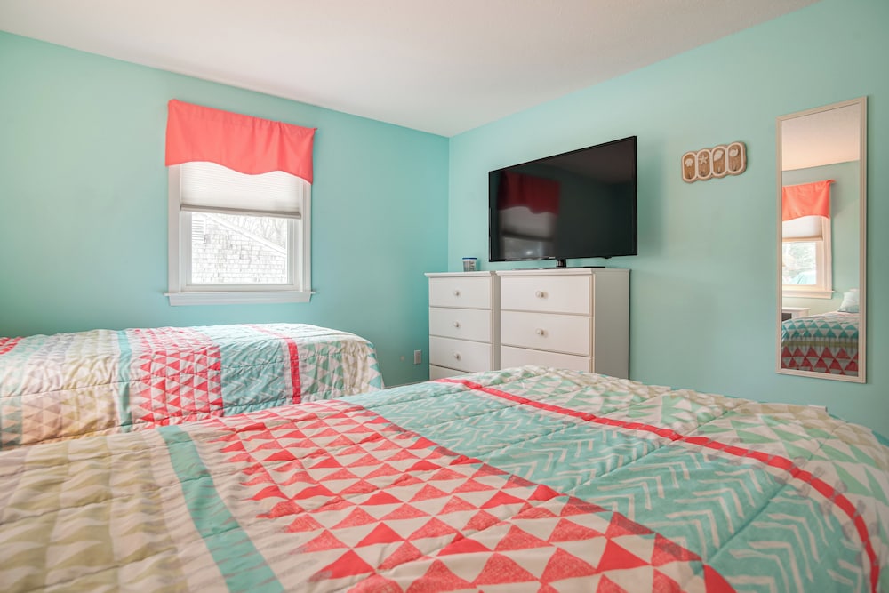 Near Beaches & Trails: Home in East Falmouth