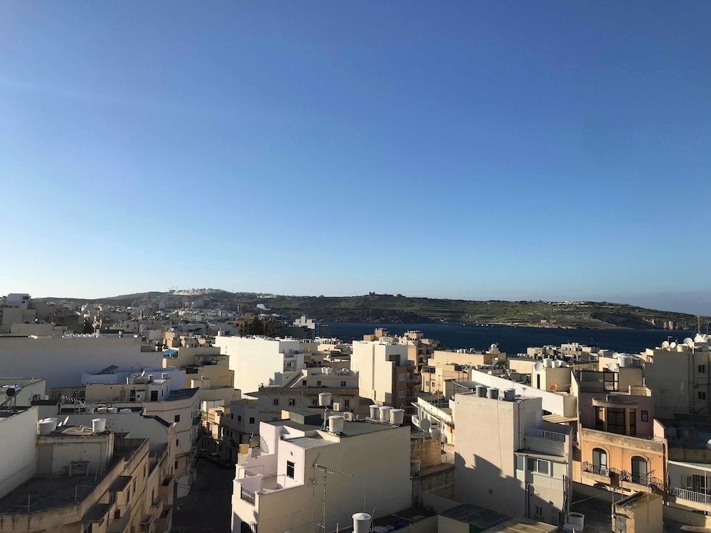 Hotel 34 Holiday Suites St Paul's - Image 1