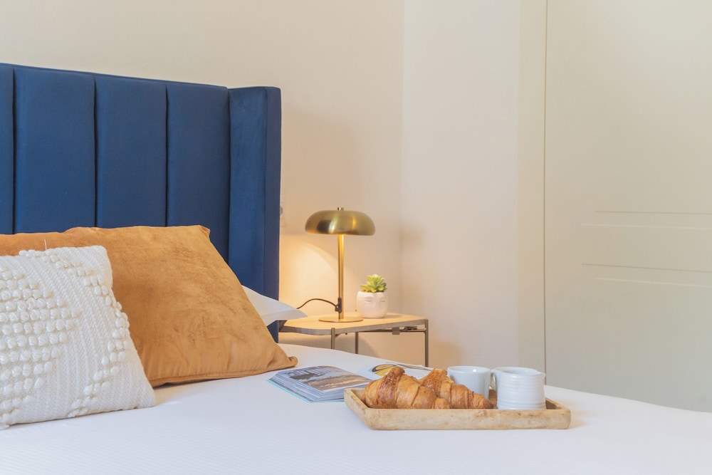 Lakeview Apartments by Rent all Como