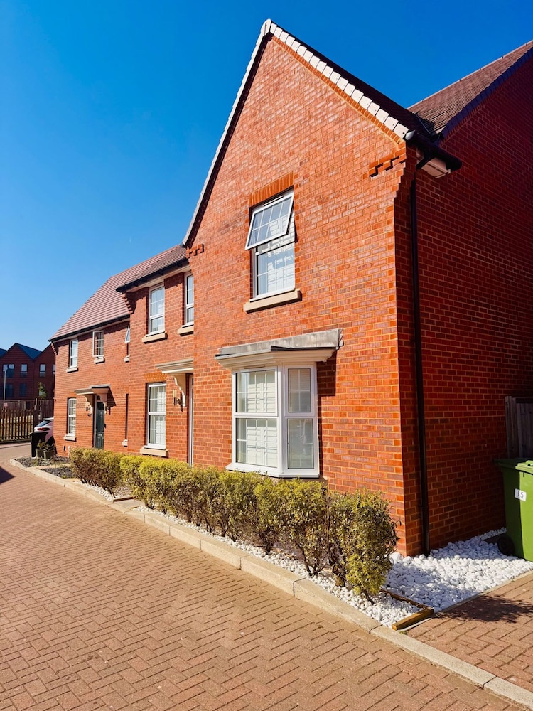 Luxurious Majestic 4 Bedroom- Free Parking