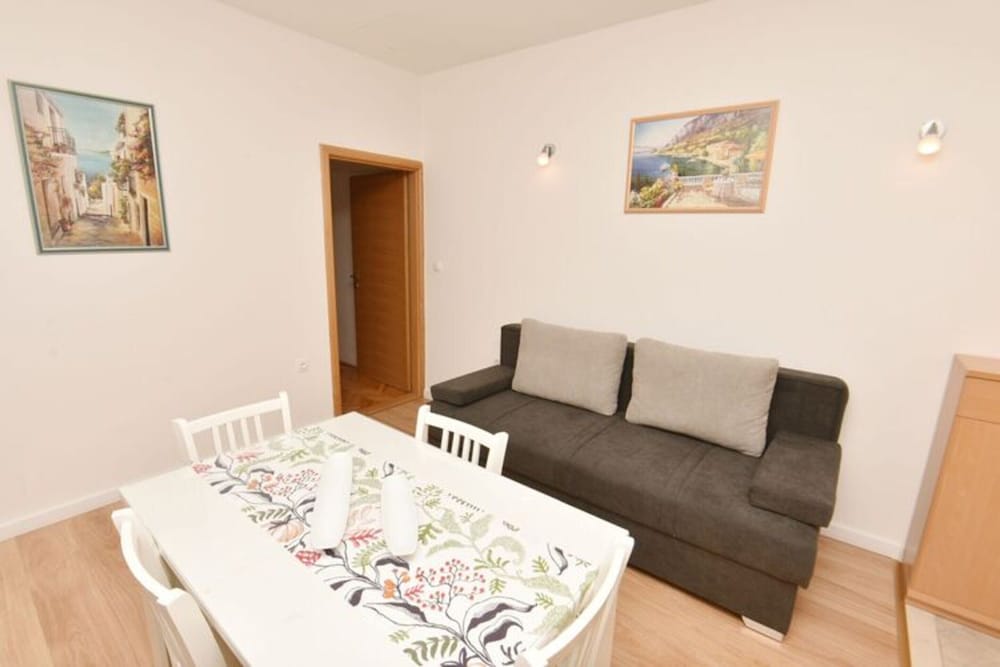 Green Hills Apartment - One Bedroom Apartment With Balcony and Sea View