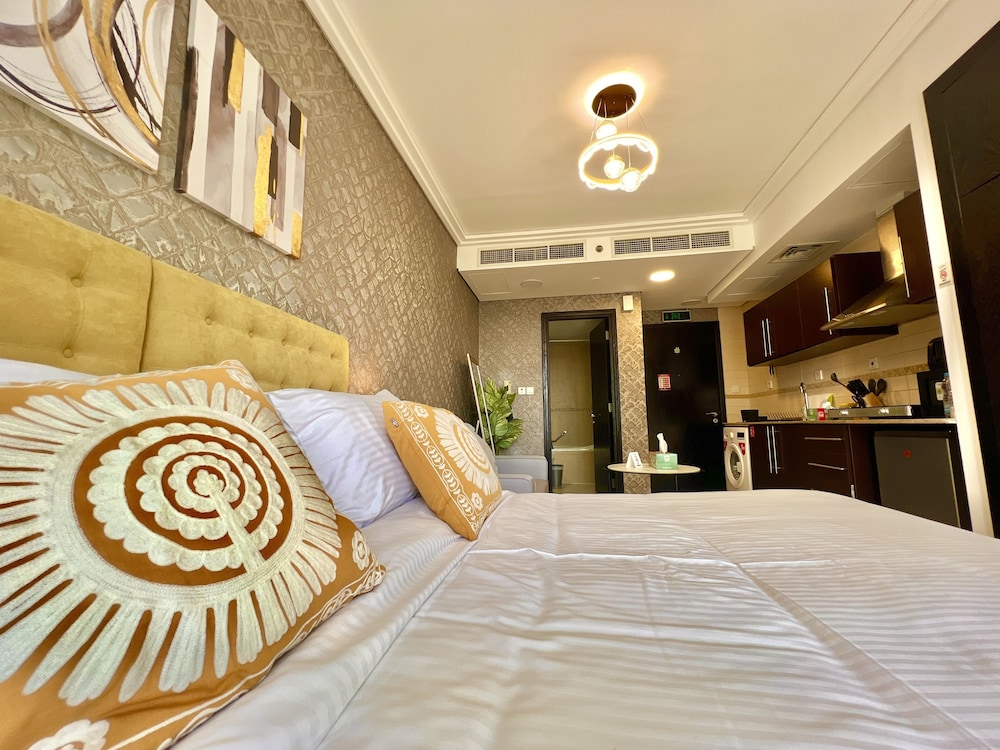 Cosmos Living Cozy Studio With Balcony