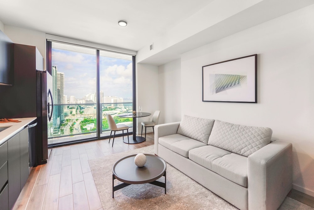 High-Floor Studio with Incredible Views
