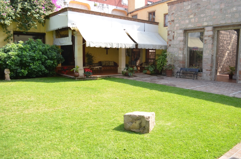 Howard Johnson Calle Real Morelia - Property Image 8