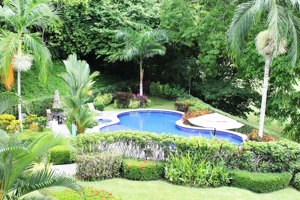 CR Luxury Los Sueños Condos