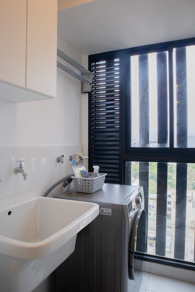 w Inviting 2BR w Balcony in Miraflores