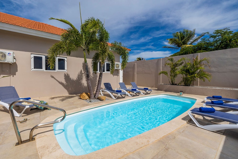 Central 4br3ba Villa w Ocean Views Private Pool