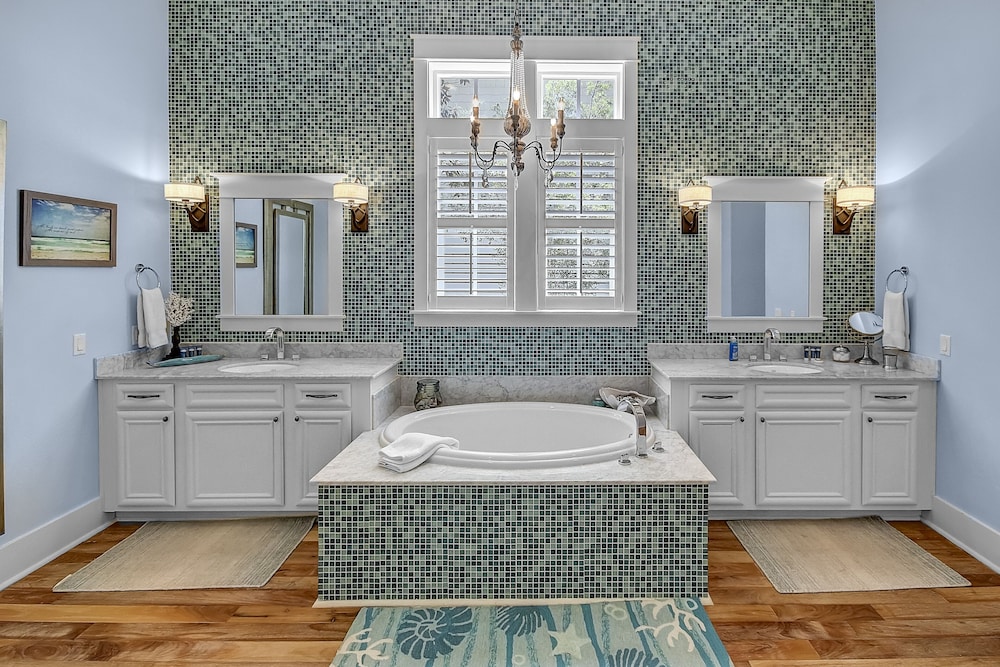 "emerald Tide" pool Golf Cart 4br/4.5ba/bonus Bunk Sleeps 12 4 Bedroom Home by RedAwning view 2