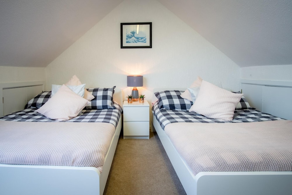 Taliesin - 5 Bedroom Holiday Home - Tenby