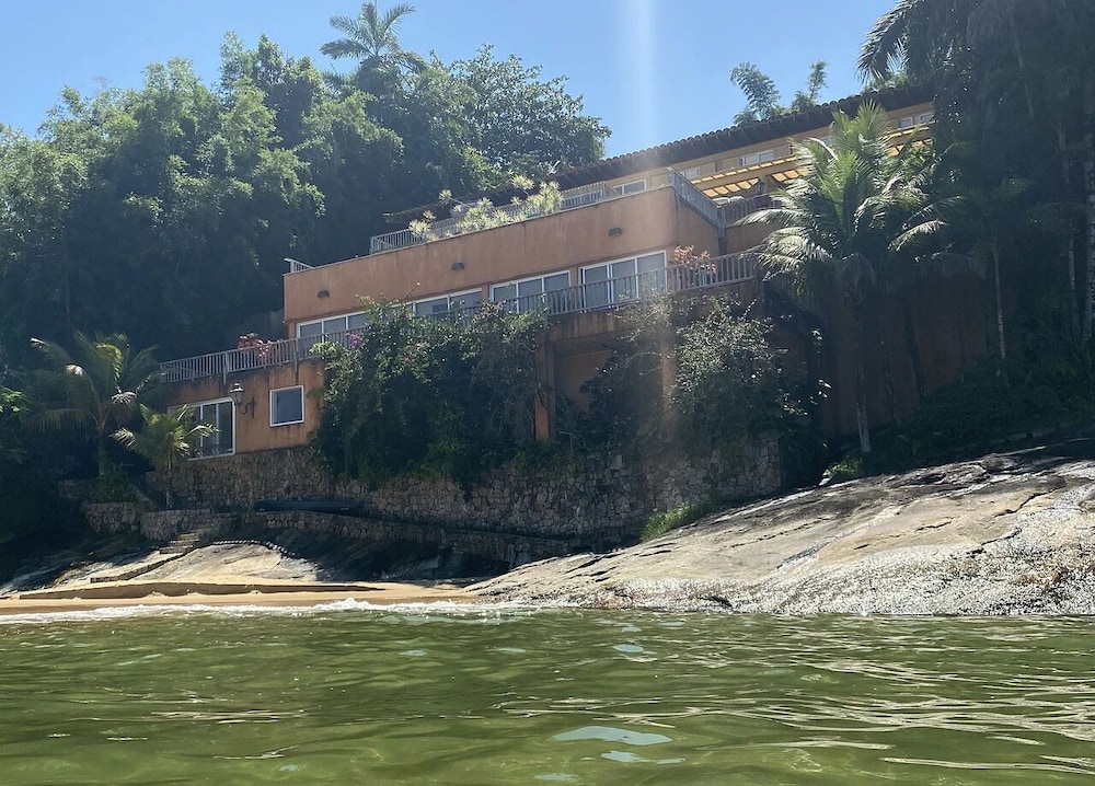Red Beach Mansion
