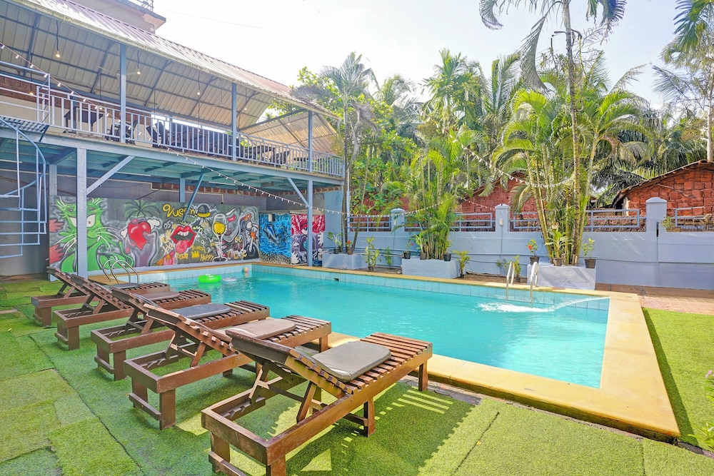 Fabhotel Golden Horizon