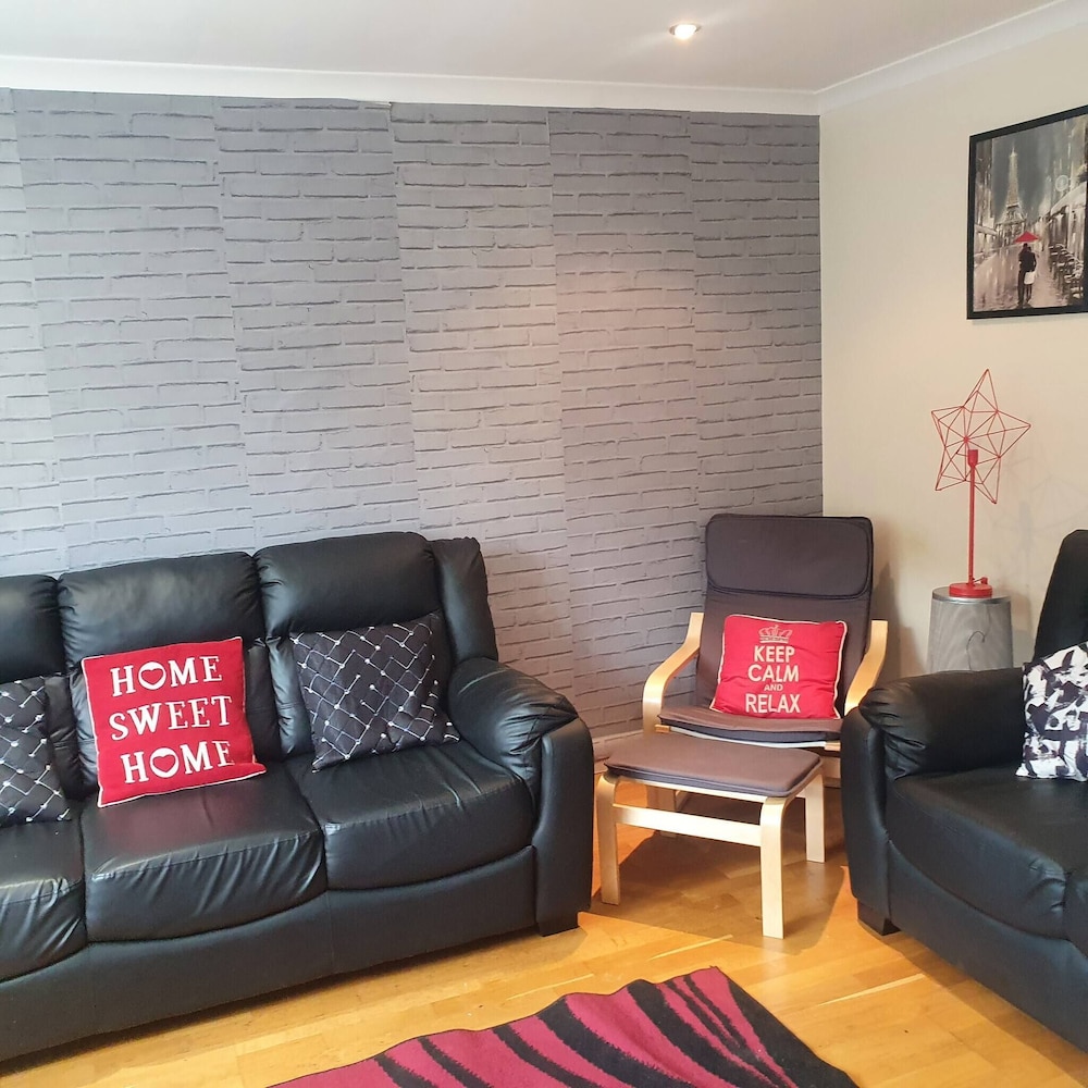 Pretty 4 Double Bedroom Home With 3 Bathrooms view 5
