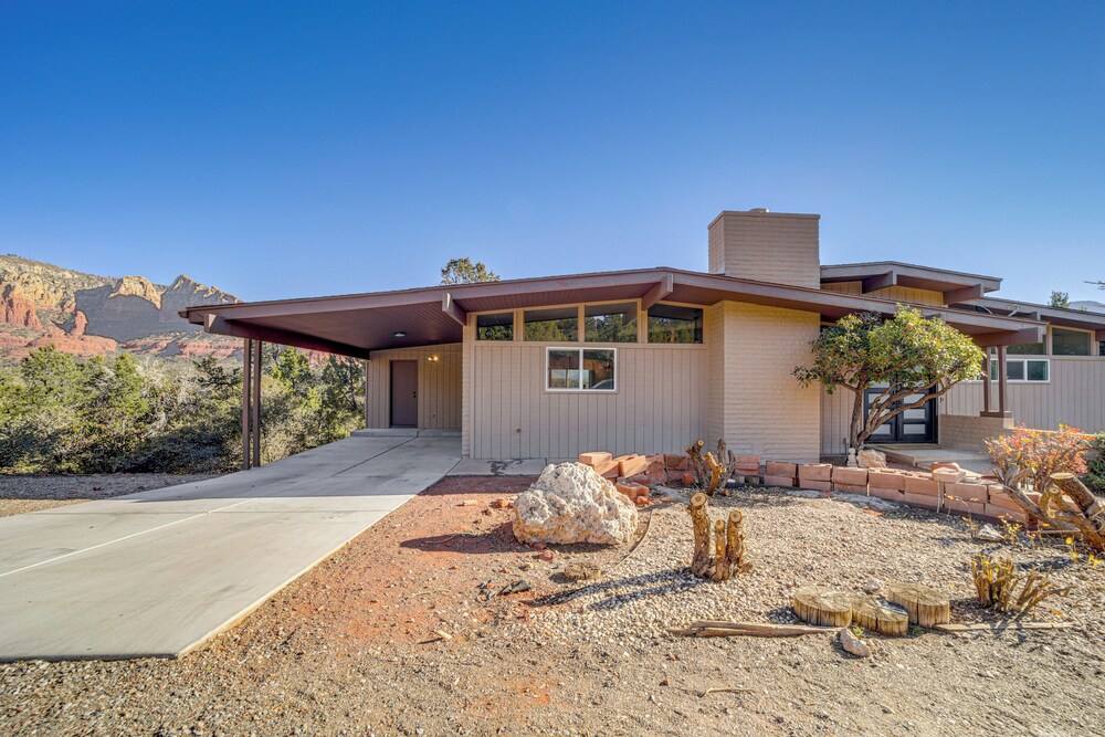 < 1 Mi to Shops: Uptown Sedona Home w/ Hot Tub!